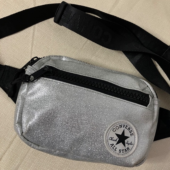 💐Converse All Star Chuck Taylor Glitter Waist Pouch in Silver Glitter - Picture 2 of 8